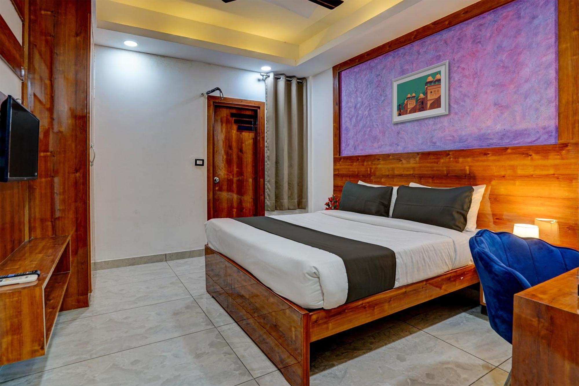Hotel Hight Krone A Family Hotel Near Igi Airport Delhi Neu-Delhi Exterior foto