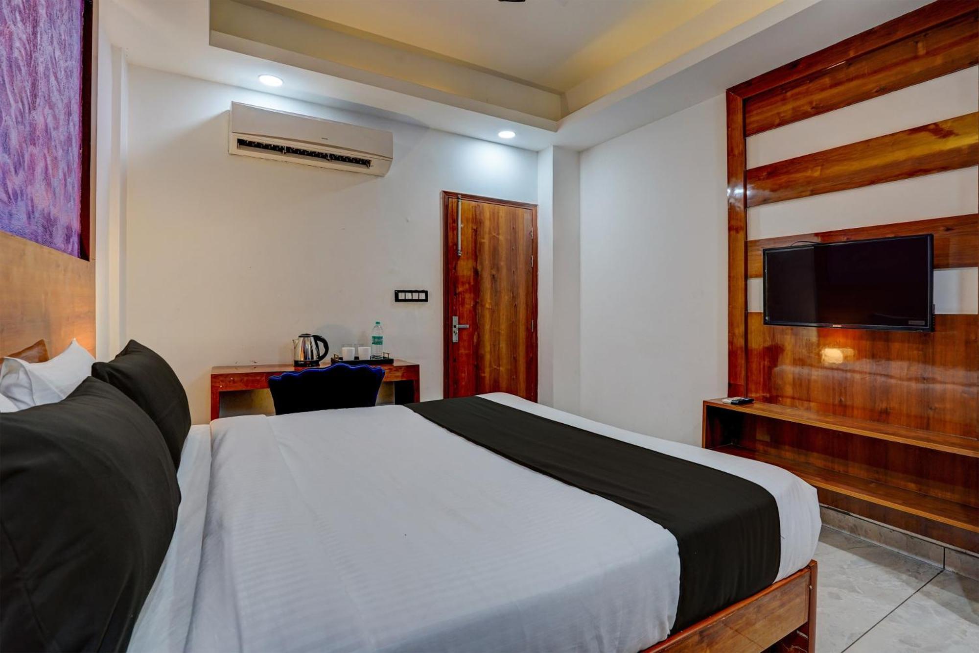 Hotel Hight Krone A Family Hotel Near Igi Airport Delhi Neu-Delhi Exterior foto