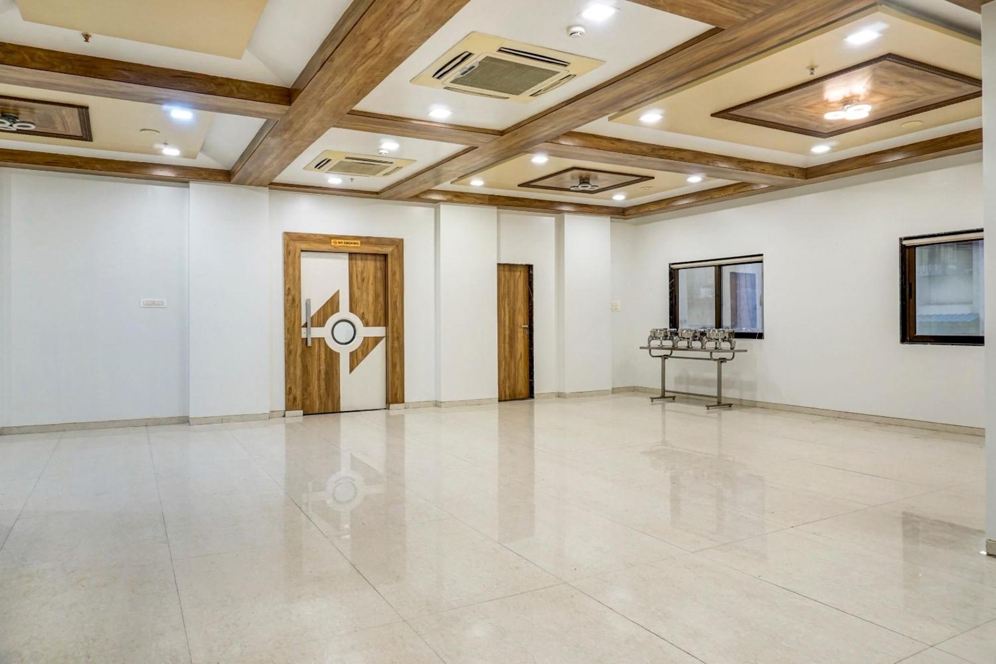 Hotel Hight Krone A Family Hotel Near Igi Airport Delhi Neu-Delhi Exterior foto
